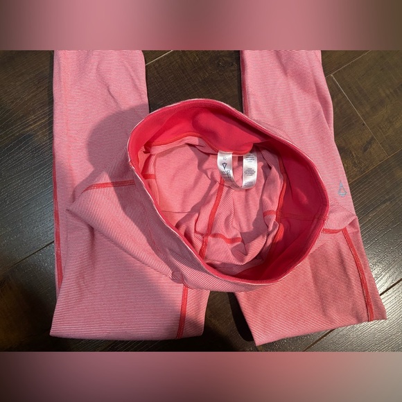 Ivivva size 10 leggings - Picture 4 of 5